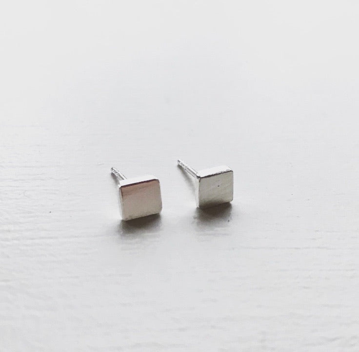 Mini square earrings